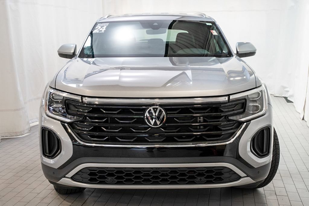 Used 2024 Volkswagen Atlas Cross Sport SE image 2