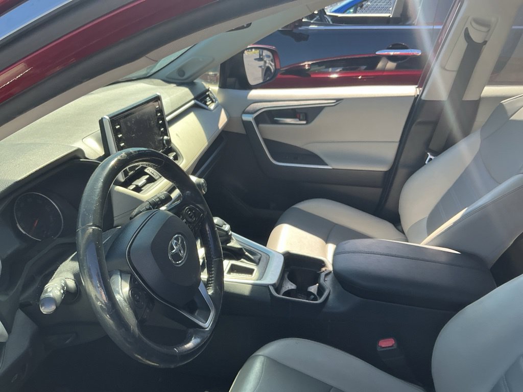 Used 2019 Toyota RAV4 XLE Premium FWD image 15
