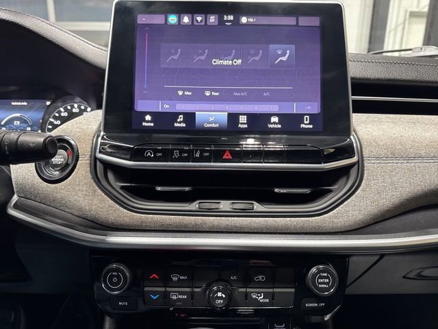 Used 2024 Jeep Compass Sport image 10