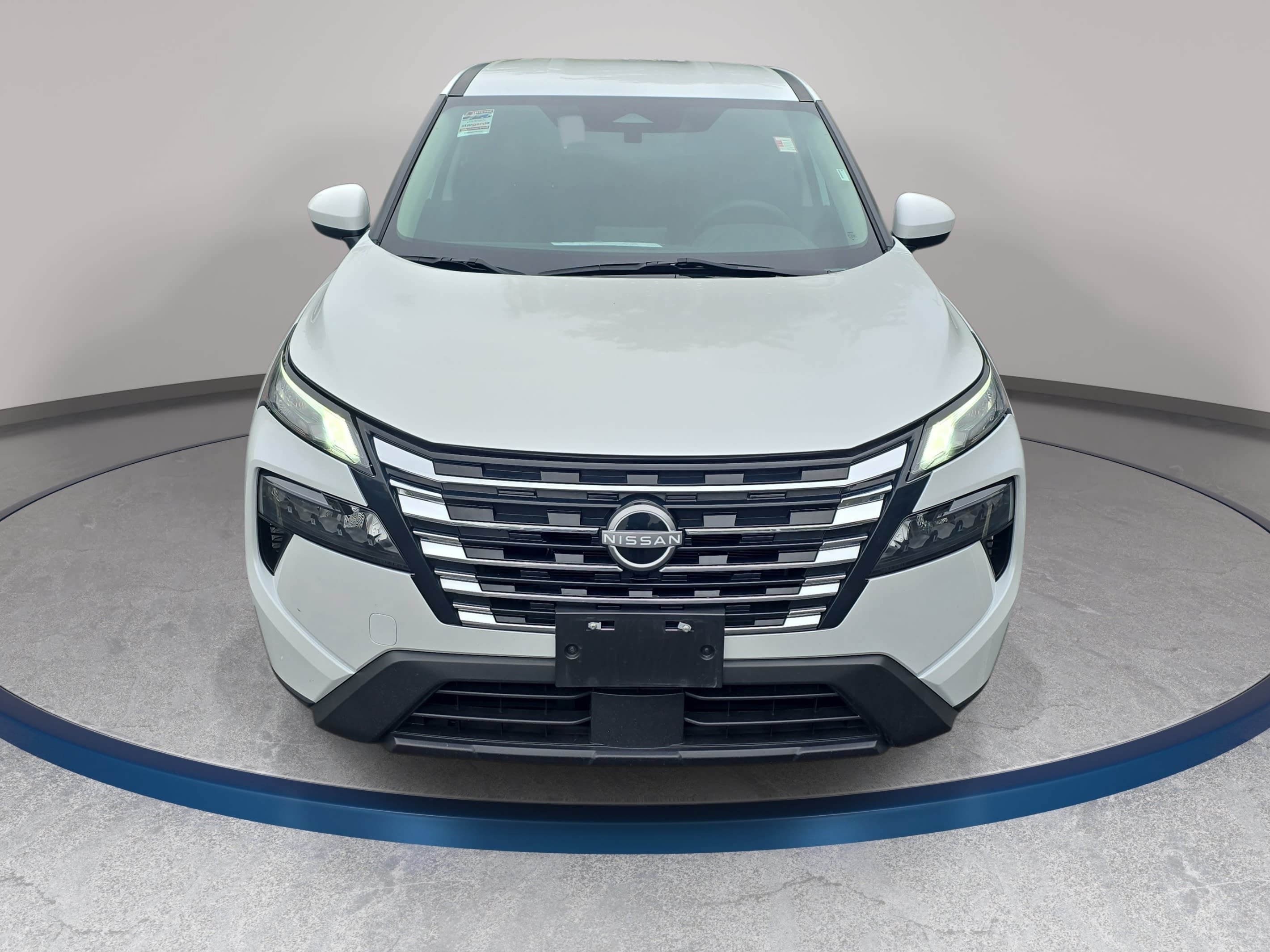 Used 2024 Nissan Rogue SV AWD/4WD image 2