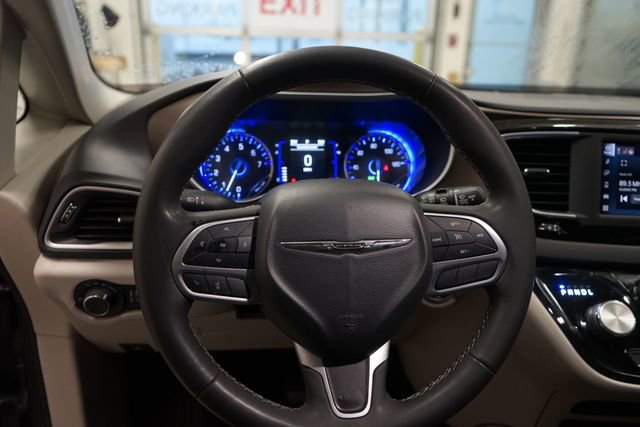 Used 2022 Chrysler Voyager LX image 12
