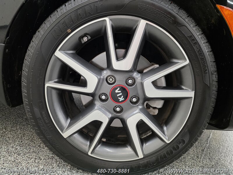 Used 2021 Kia Soul Turbo FWD image 12