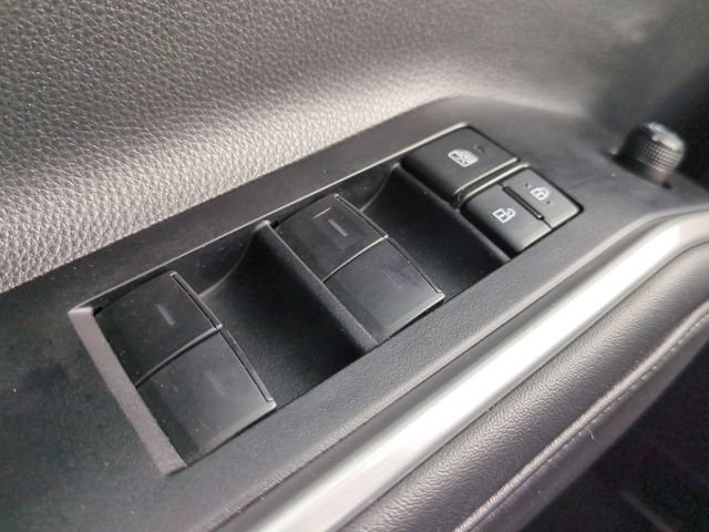 Used 2022 Toyota Highlander LE FWD image 24
