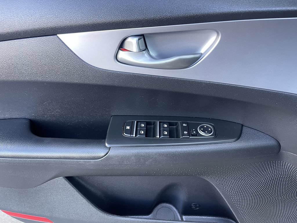 Used 2022 Kia Forte LXS FWD image 13