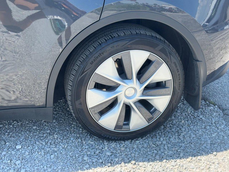 Used 2024 Tesla Model Y Long Range AWD/4WD image 12