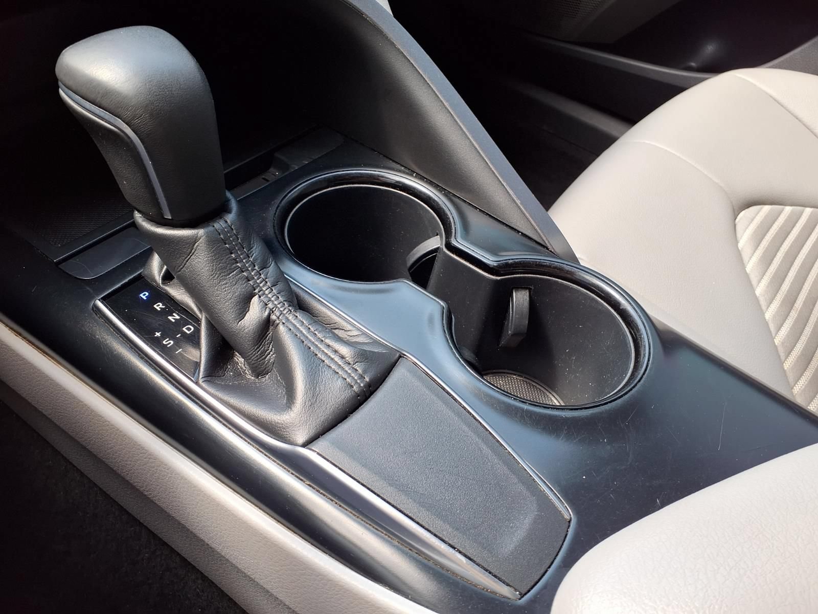 Used 2019 Toyota Camry SE FWD image 24