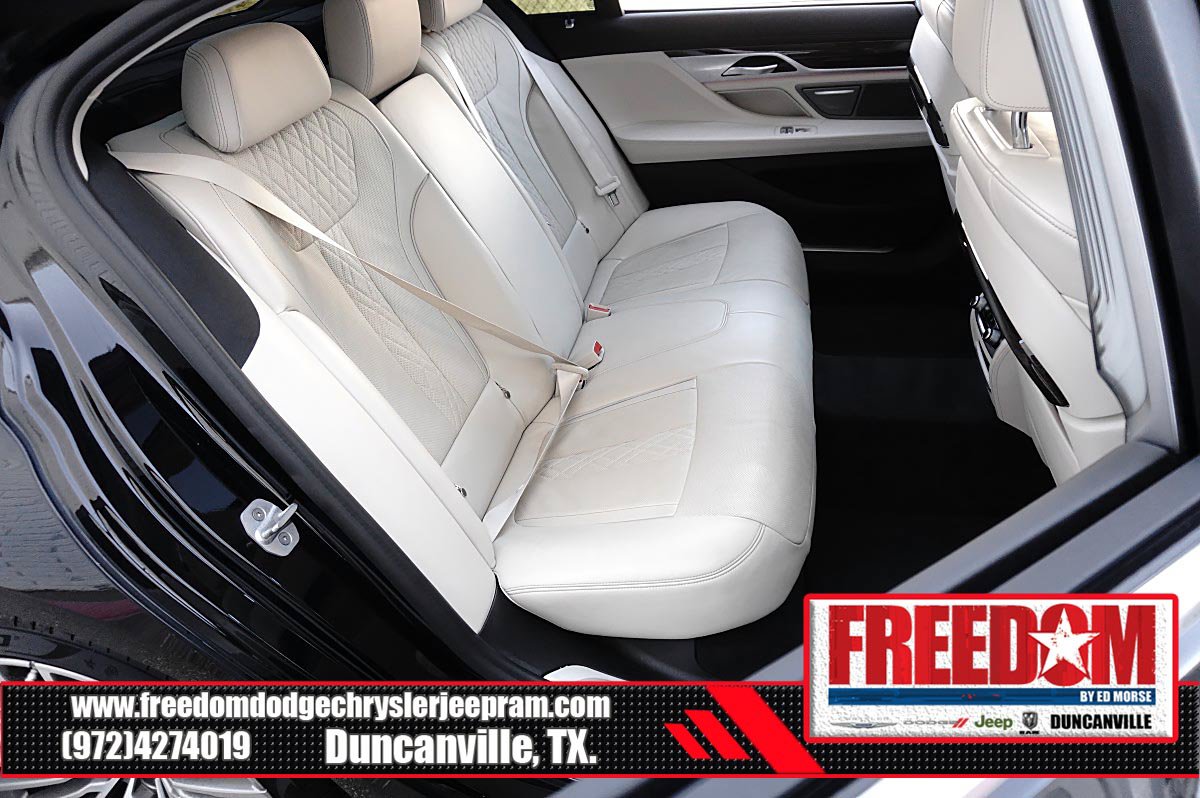Used 2021 BMW 740i w/ Premium Package RWD image 16