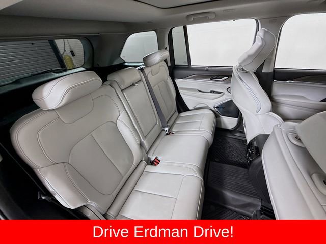 Used 2023 Jeep Grand Cherokee Overland w/ Adv Protech Group III AWD/4WD image 27