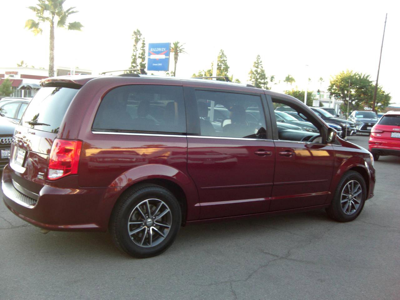 Used 2017 Dodge Grand Caravan SXT FWD image 10