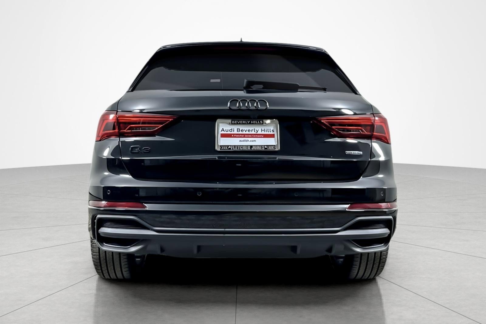 Used 2025 Audi Q3 2.0T Premium w/ Convenience Package image 4