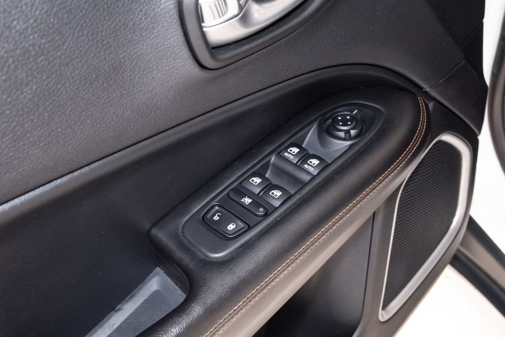 Used 2019 Jeep Compass Limited AWD/4WD image 8