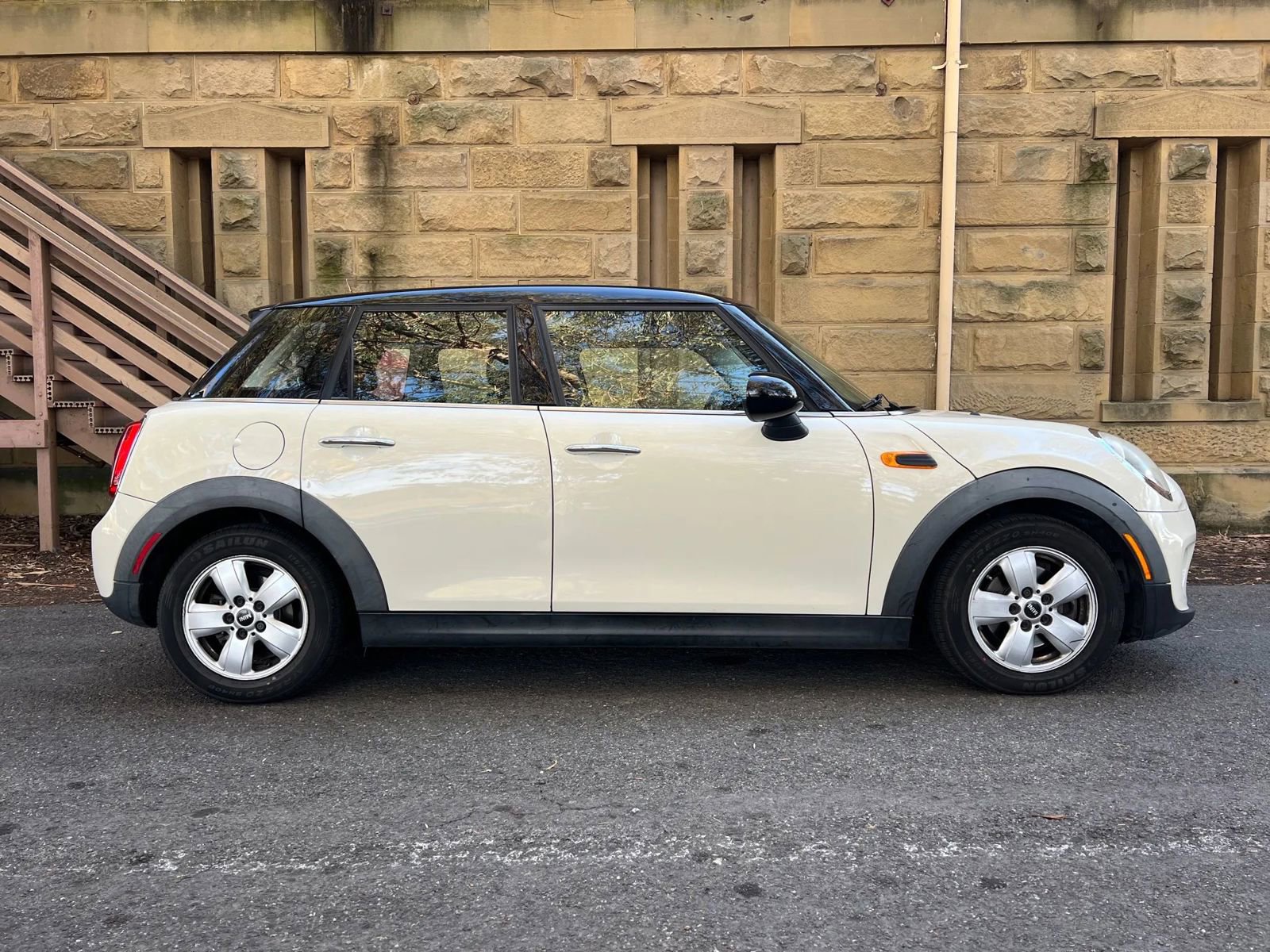 Used 2015 MINI Cooper 4-Door Hardtop image 2