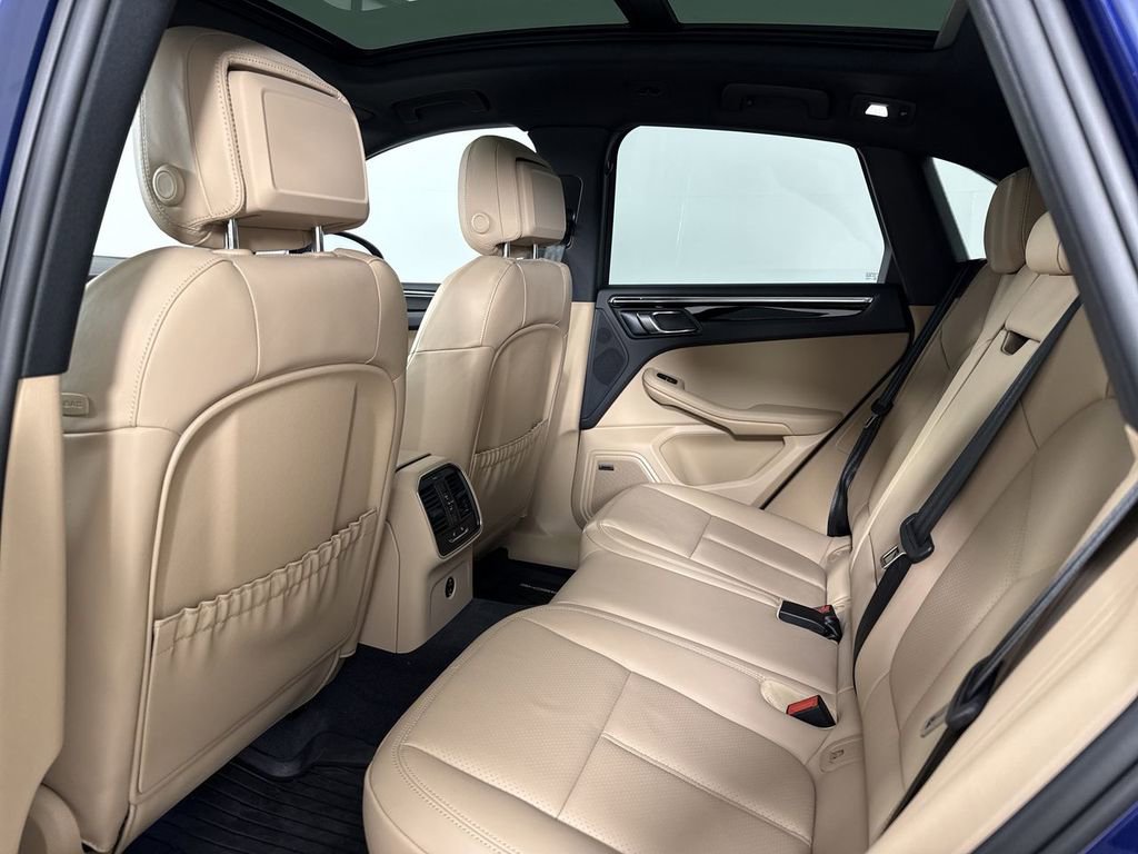 Certified 2025 Porsche Macan image 26