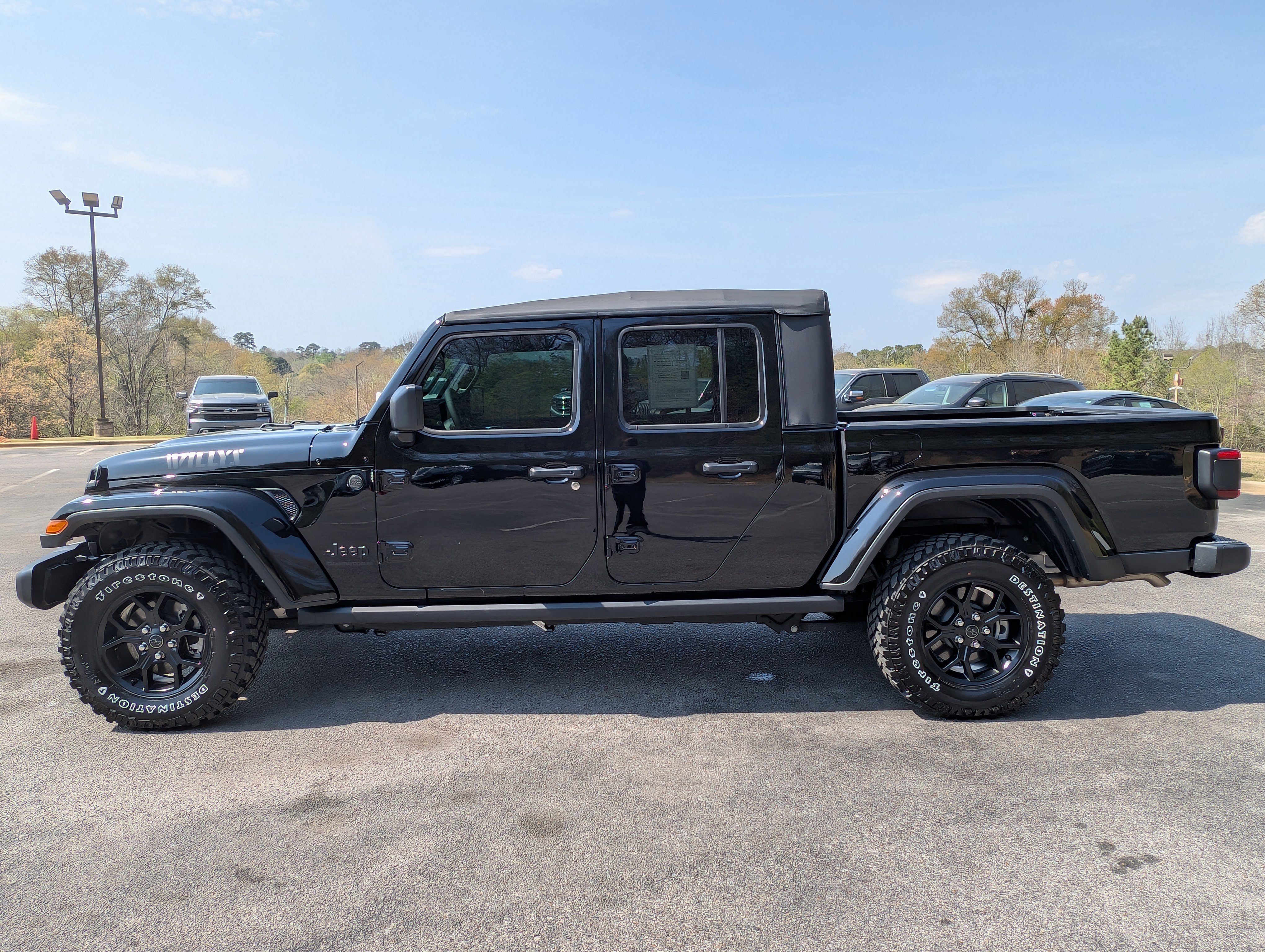 Used 2025 Jeep Gladiator Willys image 6