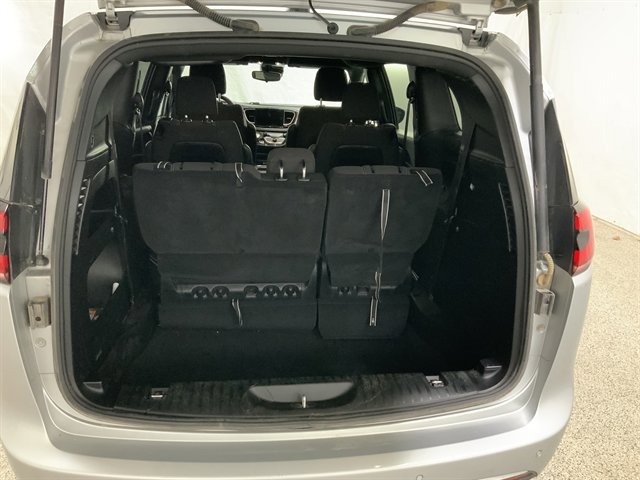 Used 2023 Chrysler Pacifica Touring image 7