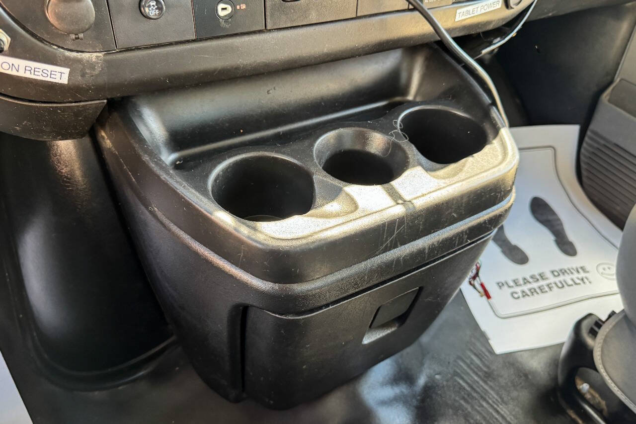 Used 2018 Chevrolet Express 2500 w/ Driver Convenience Package RWD image 31