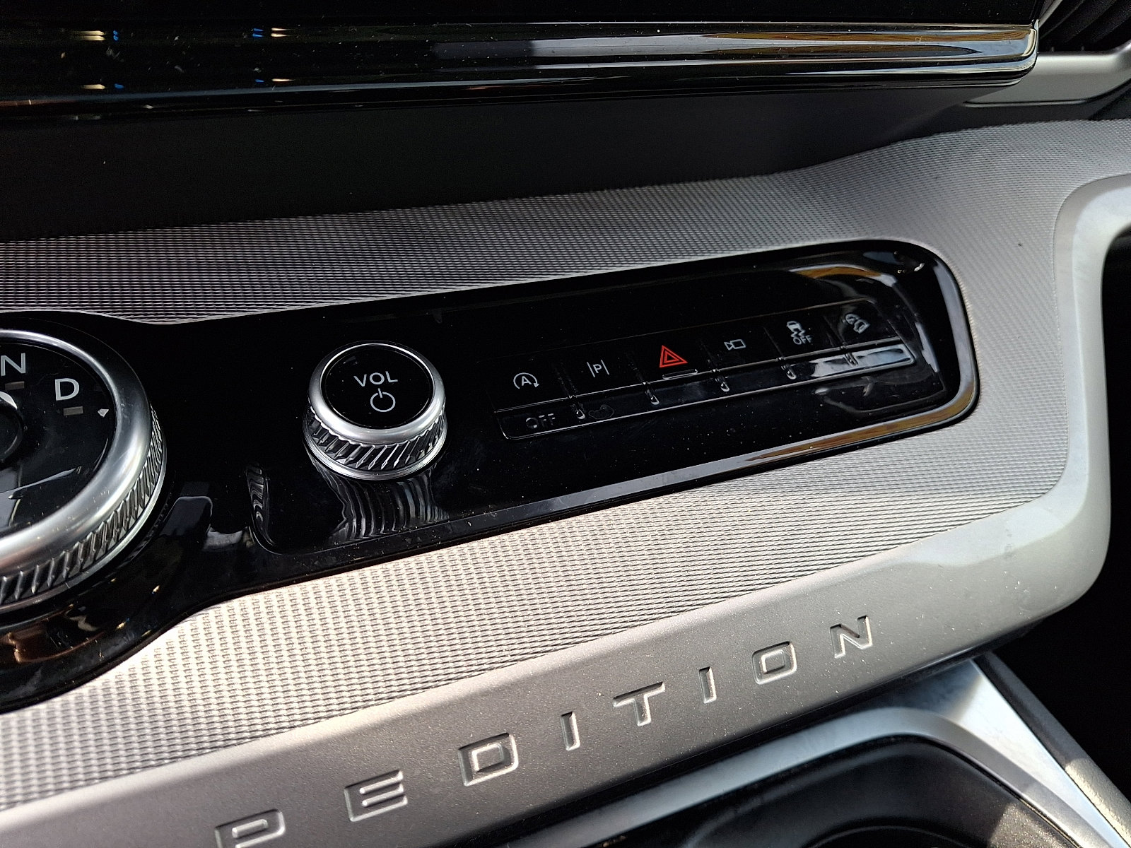 Certified 2025 Ford Expedition Active image 18