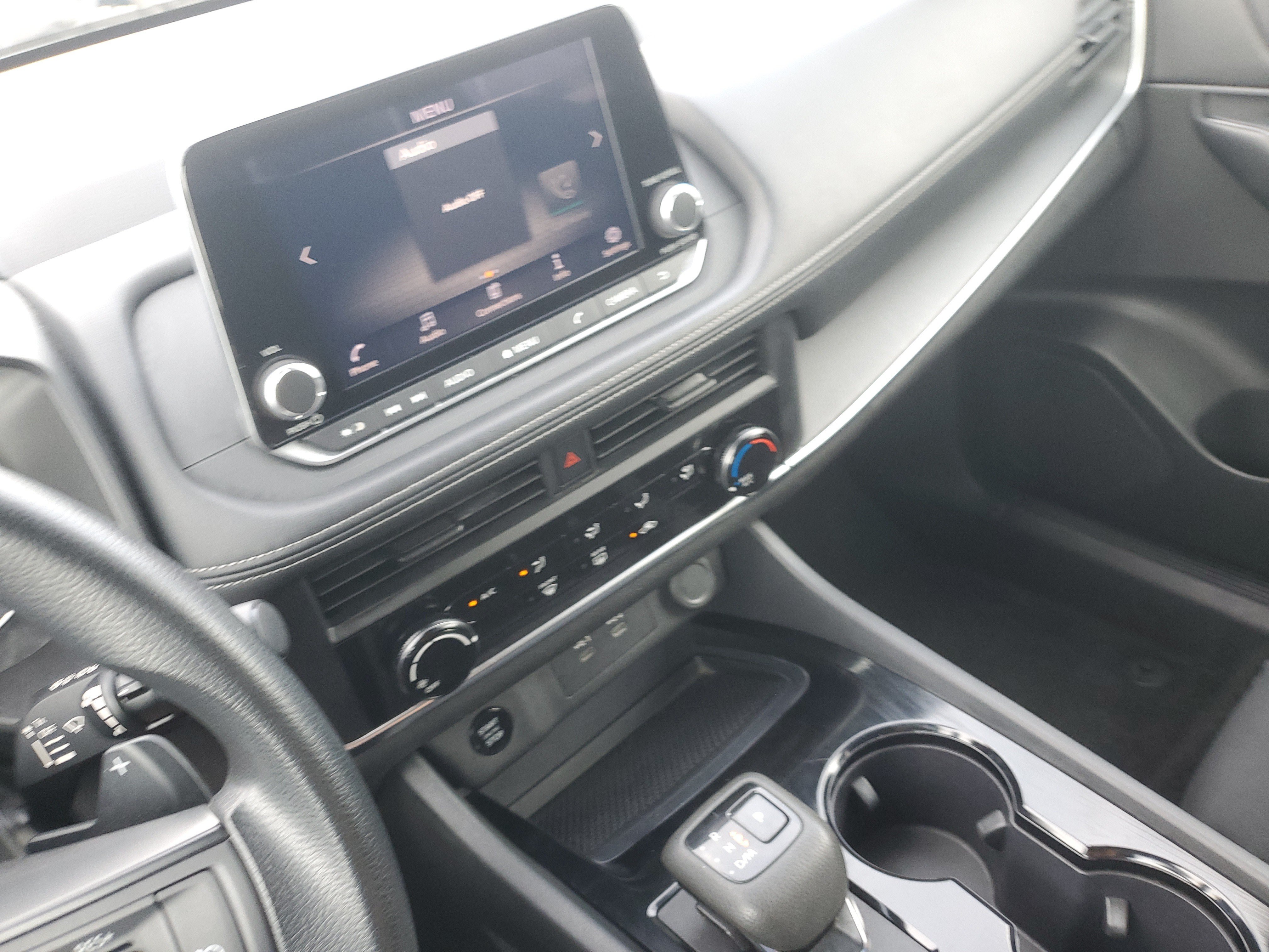 Used 2024 Nissan Rogue S FWD image 19