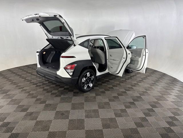 Used 2025 Hyundai Kona SEL FWD image 17