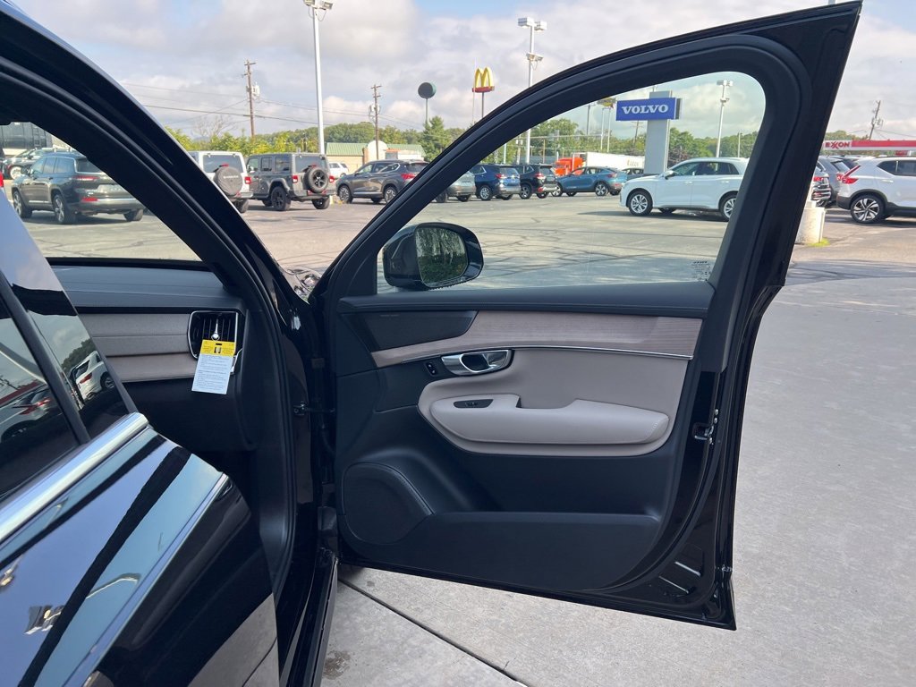 New 2026 Volvo XC90 B6 Plus image 38
