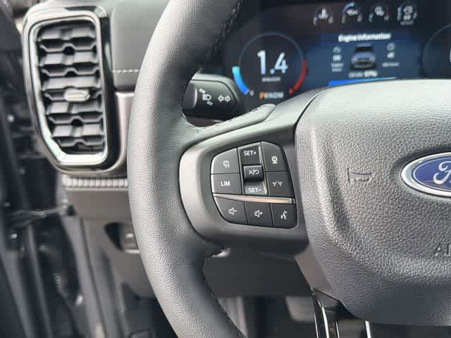 Used 2025 Ford Ranger Lariat w/ FX4 Off-Road Package image 8