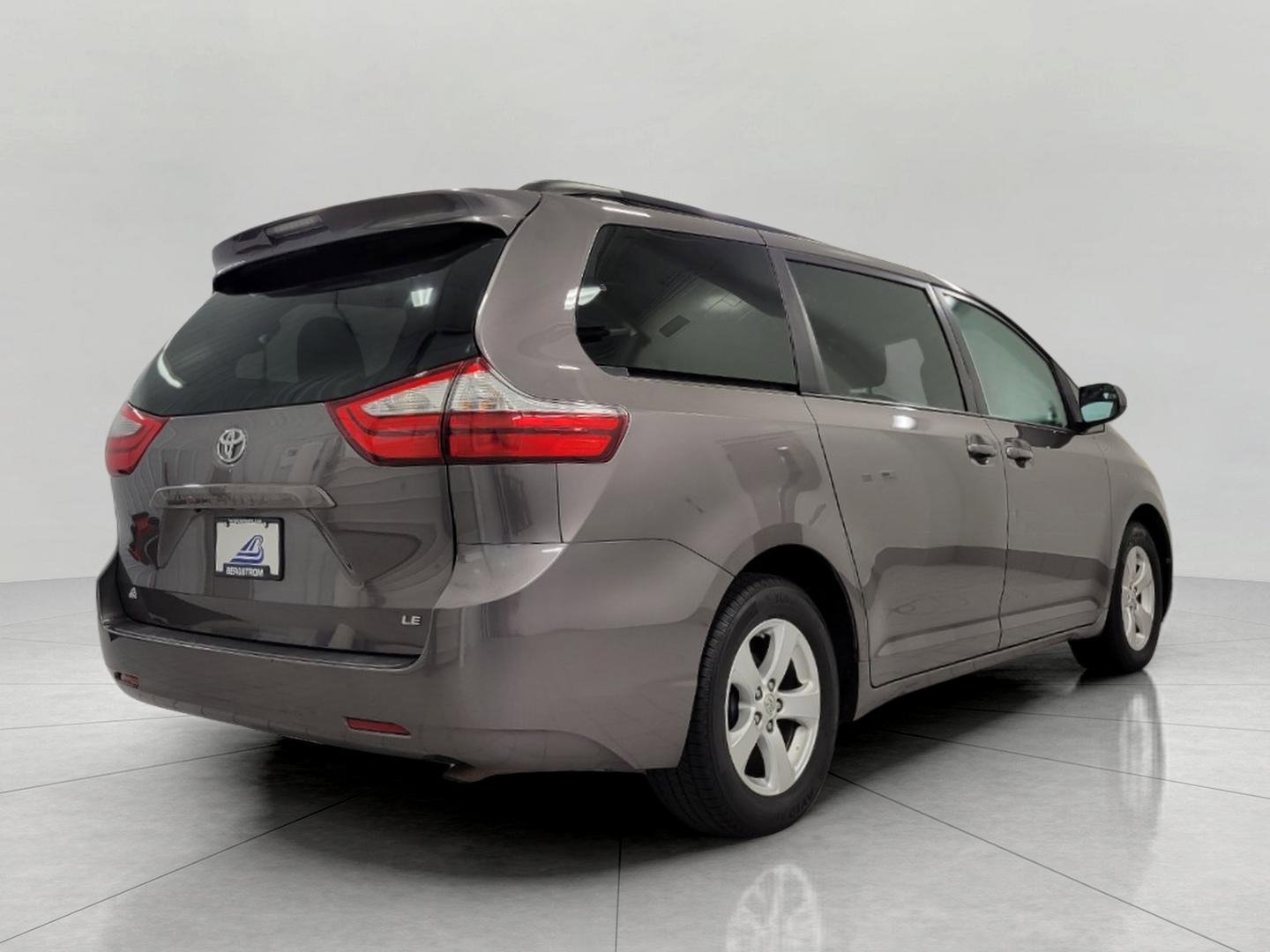 Used 2016 Toyota Sienna LE FWD image 19