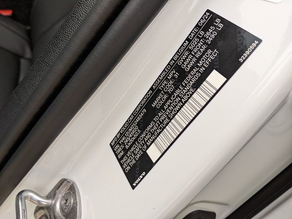 Certified 2025 Volvo XC40 B5 Ultra w/ Climate Package image 30