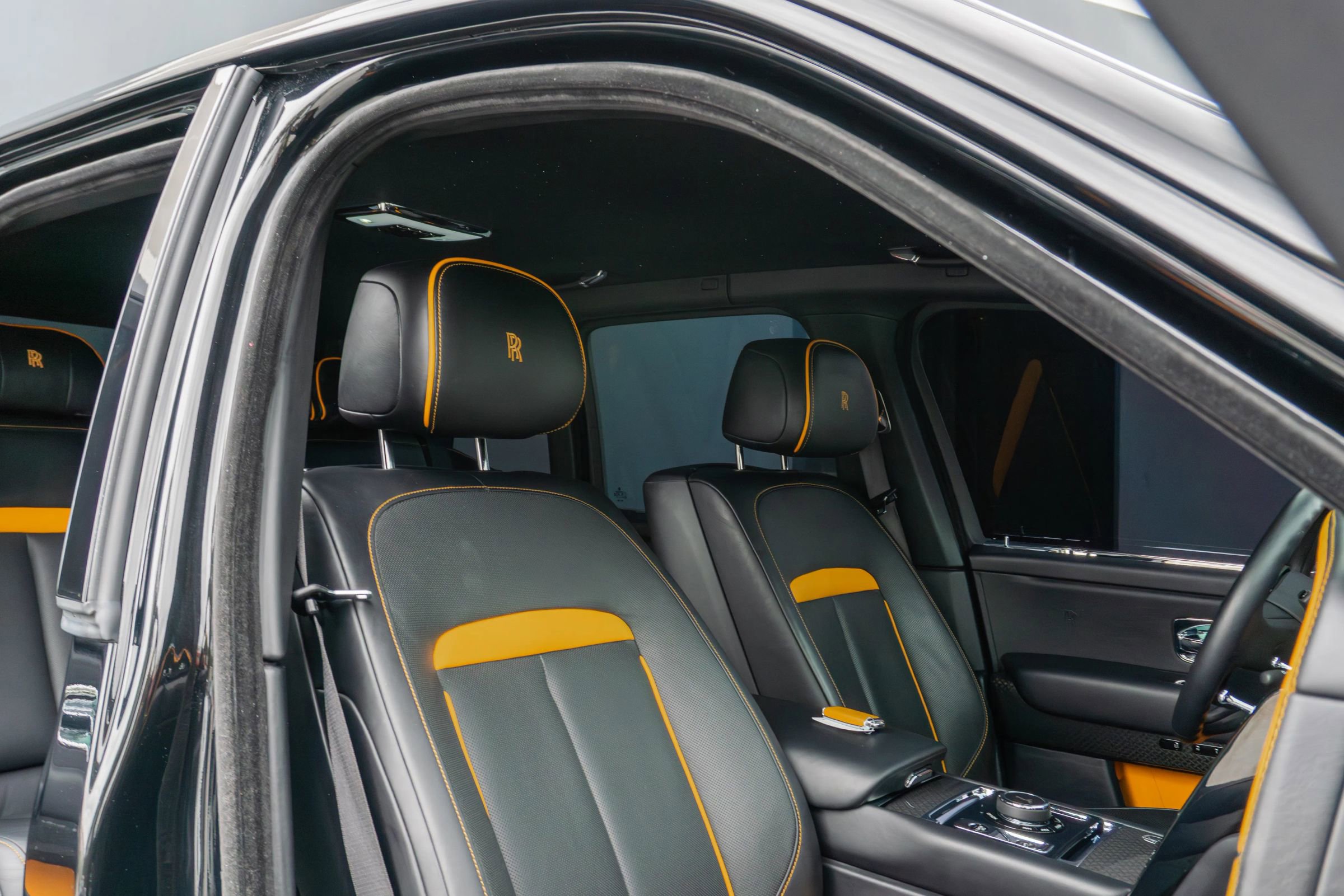 Used 2023 Rolls-Royce Cullinan Black Badge w/ Leather Finishing Pack image 46