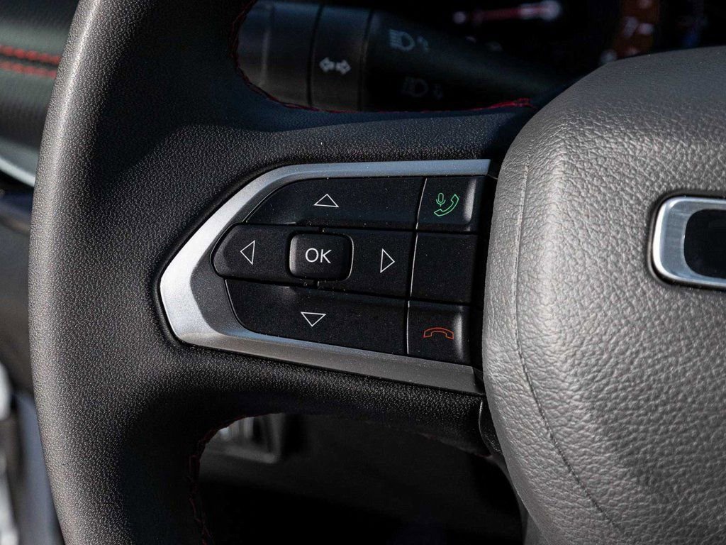 Used 2025 Jeep Compass Trailhawk image 22