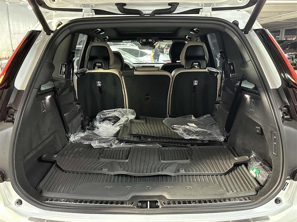 Used 2025 Volvo XC90 T8 Plus w/ Protection Package Premier image 14