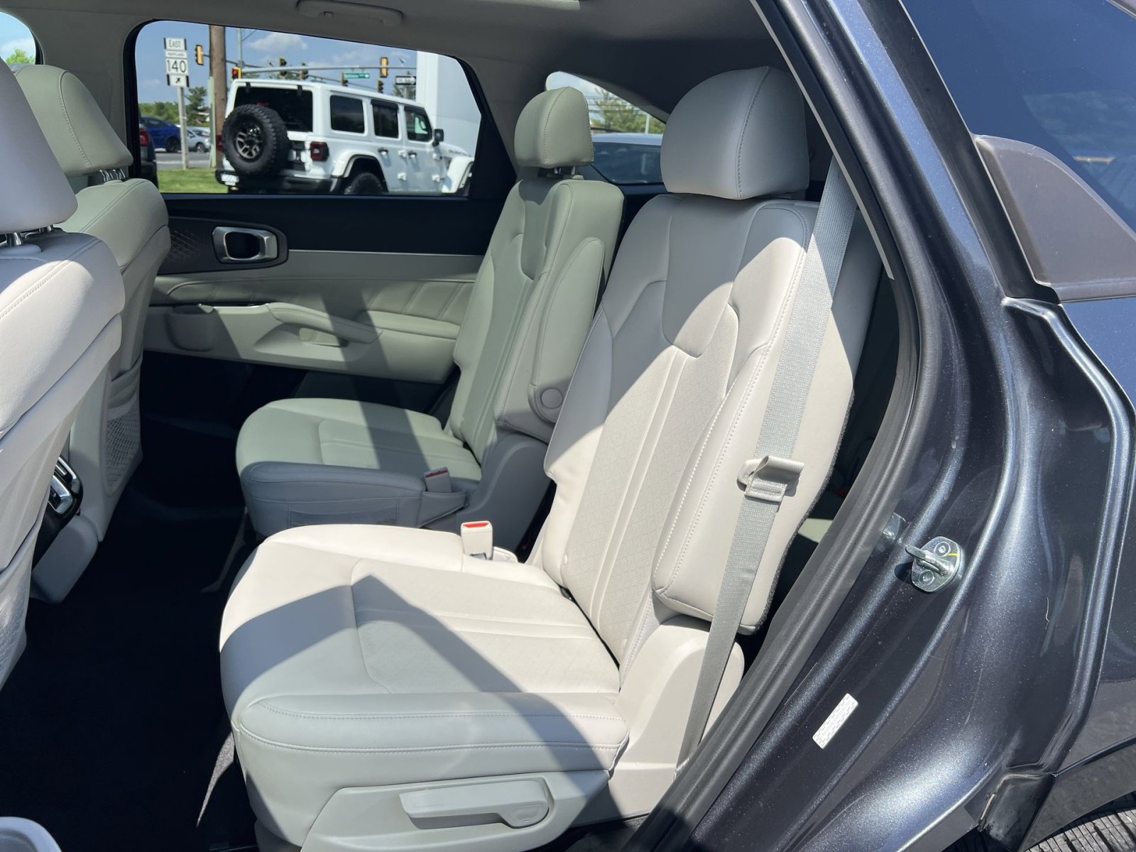 Used 2023 Kia Sorento SX AWD/4WD image 33