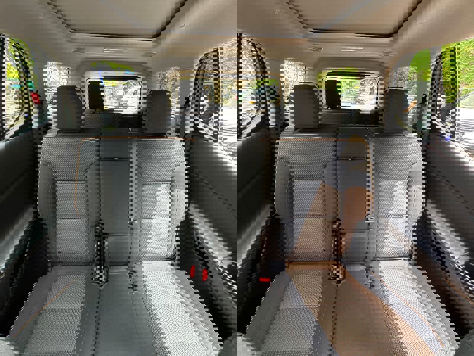 Used 2023 GMC Acadia AT4 image 30