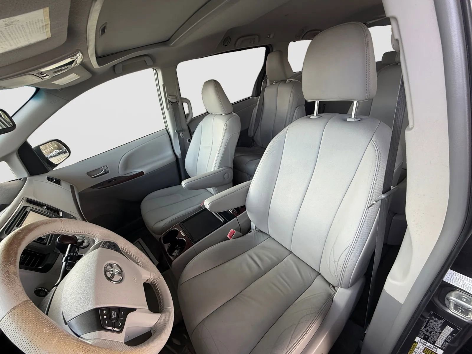 Used 2013 Toyota Sienna XLE image 11
