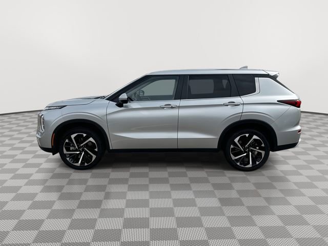 Used 2024 Mitsubishi Outlander SE Black Edition image 5