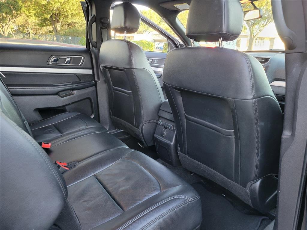 Used 2017 Ford Explorer XLT w/ Equipment Group 202A image 9