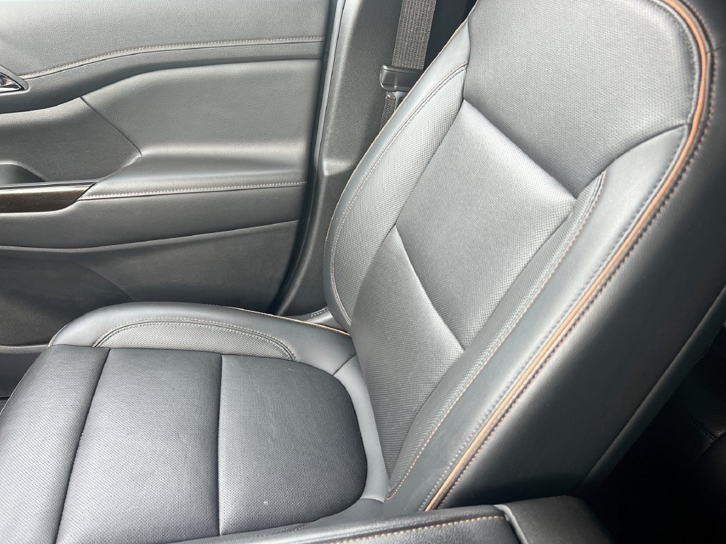 Used 2023 GMC Acadia AT4 w/ Technology Package AWD/4WD image 33
