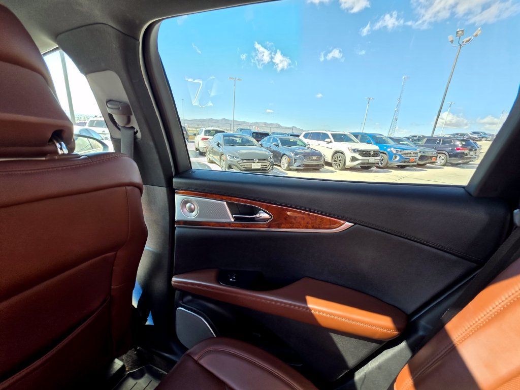 Used 2016 Lincoln MKX Reserve w/ Luxury Package FWD image 22