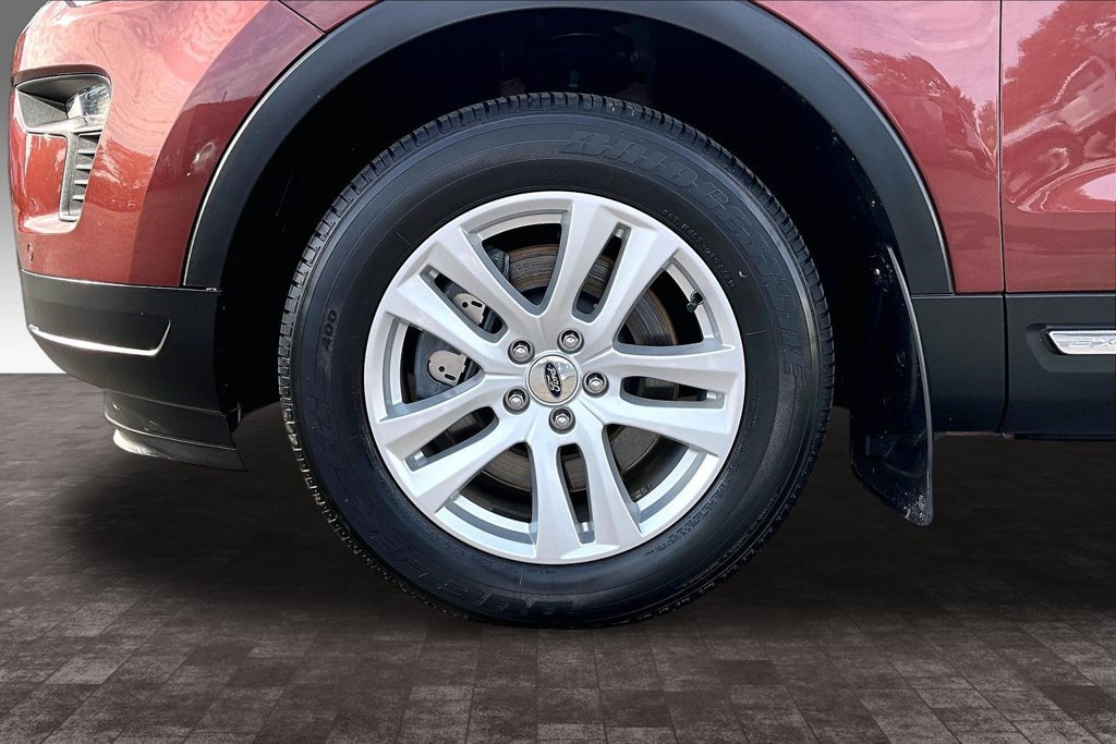 Used 2018 Ford Explorer XLT w/ Equipment Group 202A AWD/4WD image 35