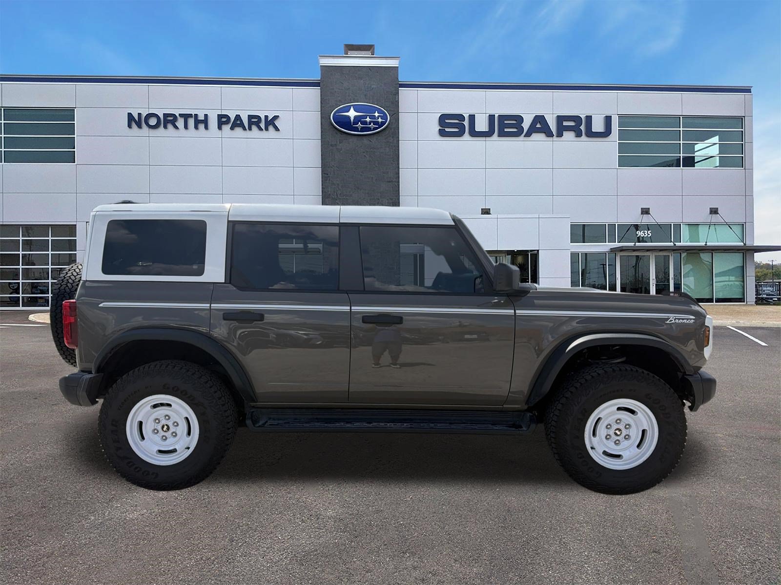 Used 2026 Ford Bronco Heritage Edition AWD/4WD image 2