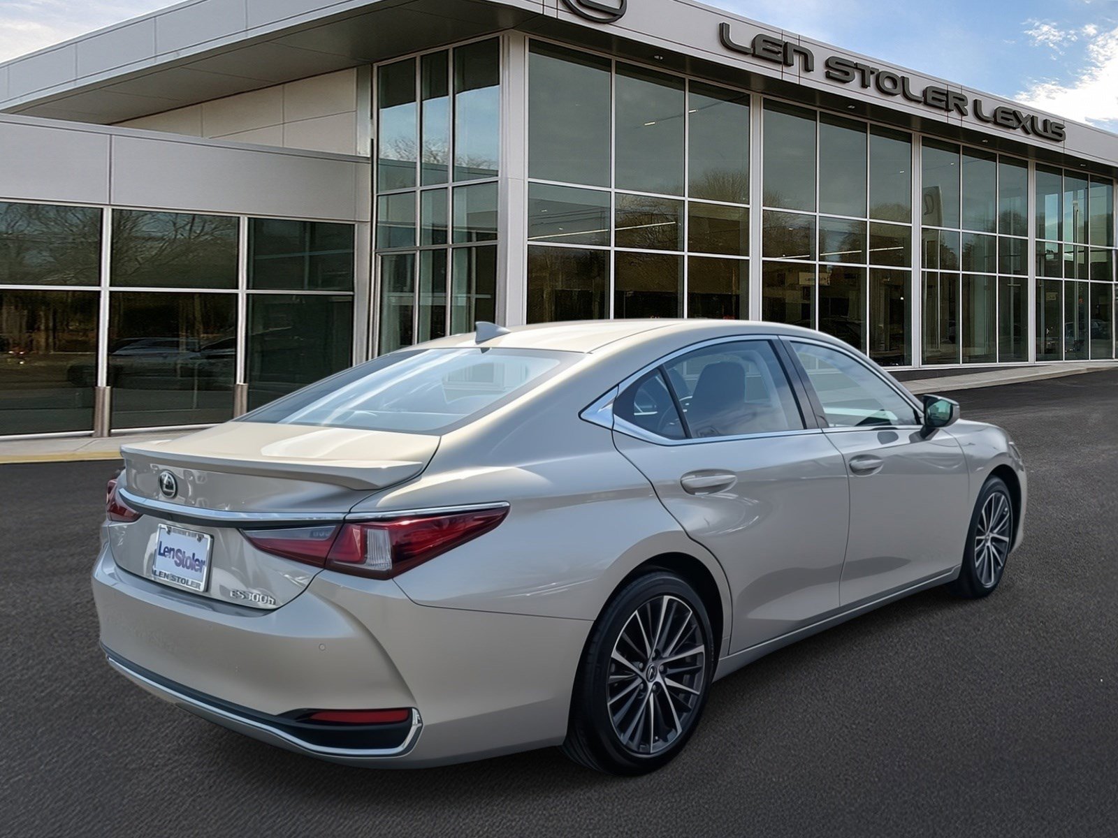 Certified 2025 Lexus ES 300h w/ Premium Package image 3