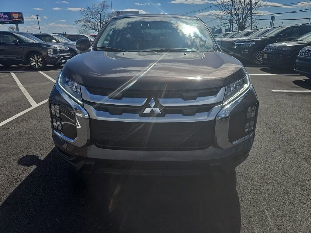 Used 2025 Mitsubishi Outlander Sport SE AWD/4WD image 2
