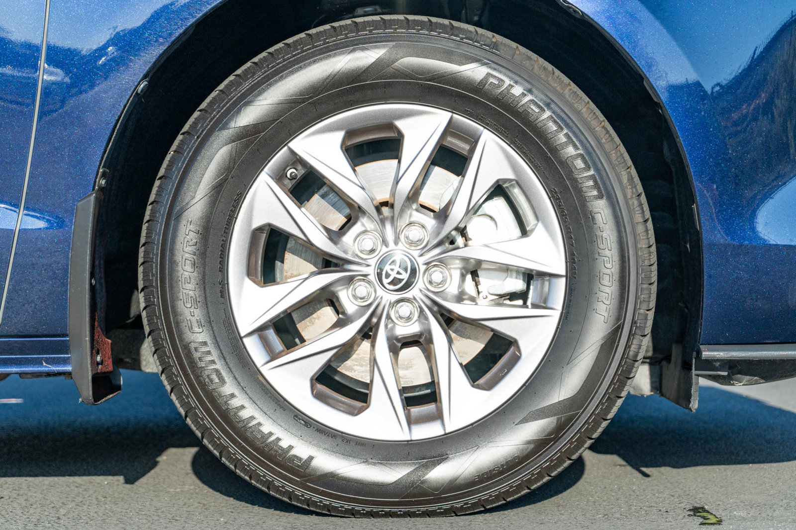 Certified 2024 Toyota Sienna XLE w/ XLE Plus Package FWD image 12