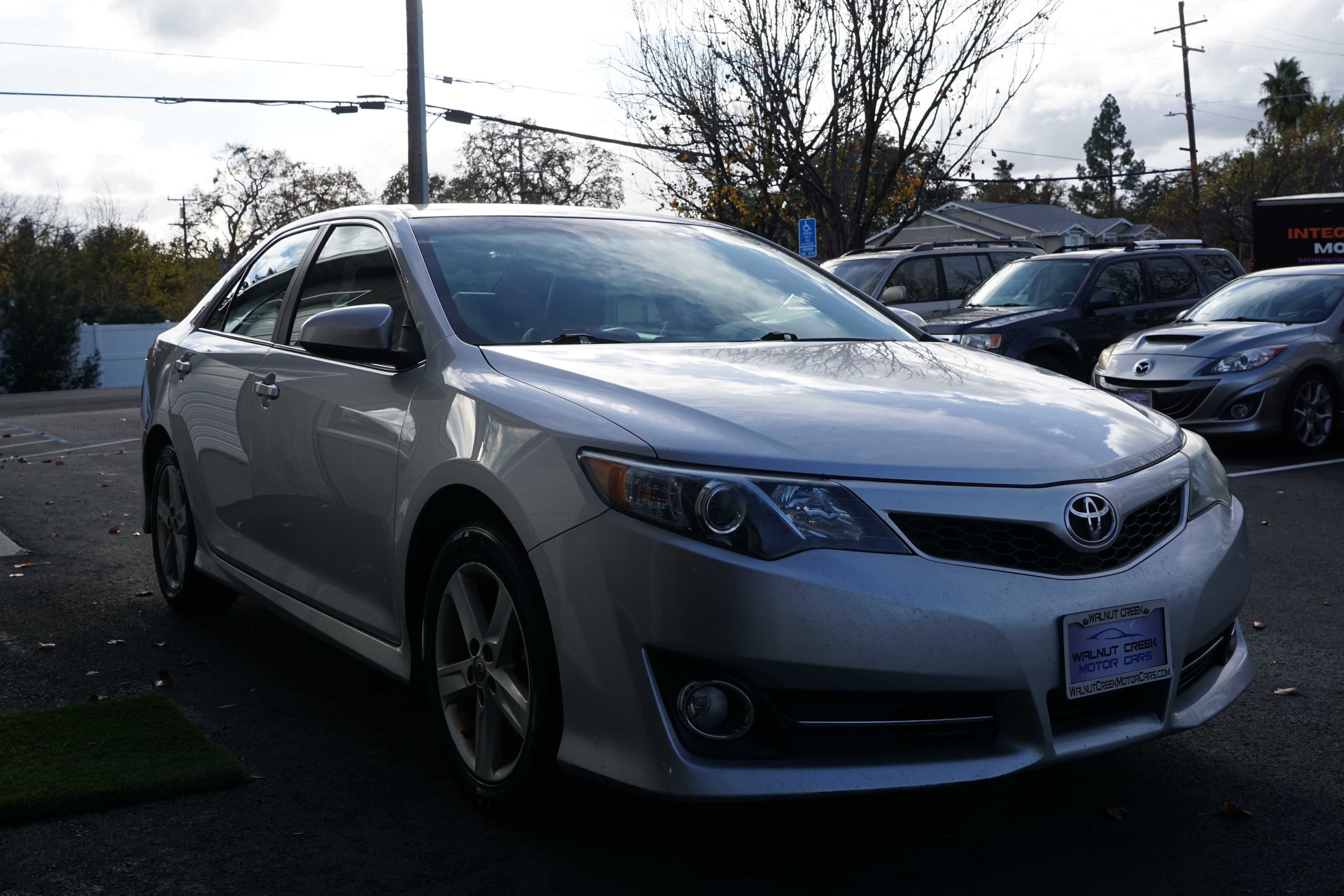 Used 2014 Toyota Camry SE image 7