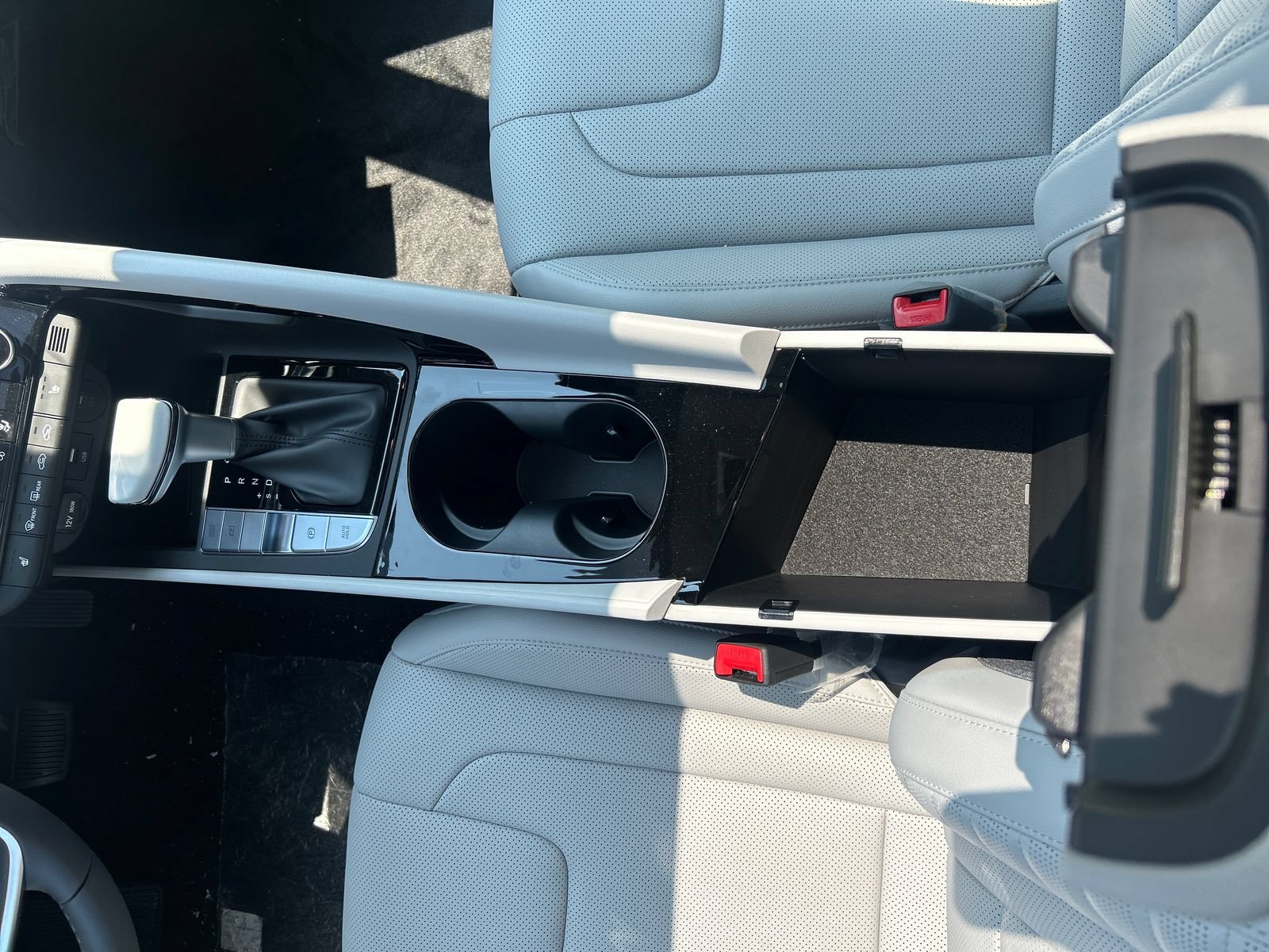 New 2025 Hyundai Elantra Limited FWD image 18