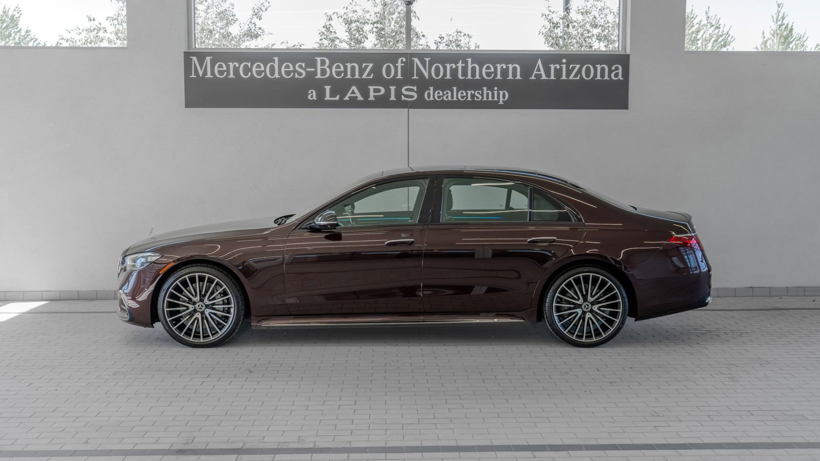 Used 2023 Mercedes-Benz S 500 4MATIC w/ AMG Line image 2