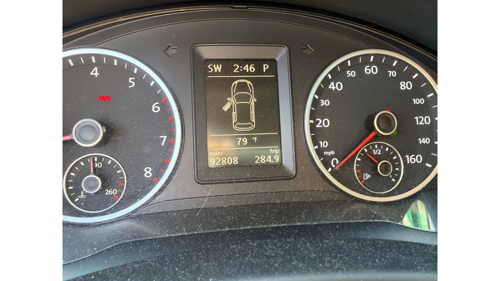 Used 2012 Volkswagen Tiguan SE AWD/4WD image 9
