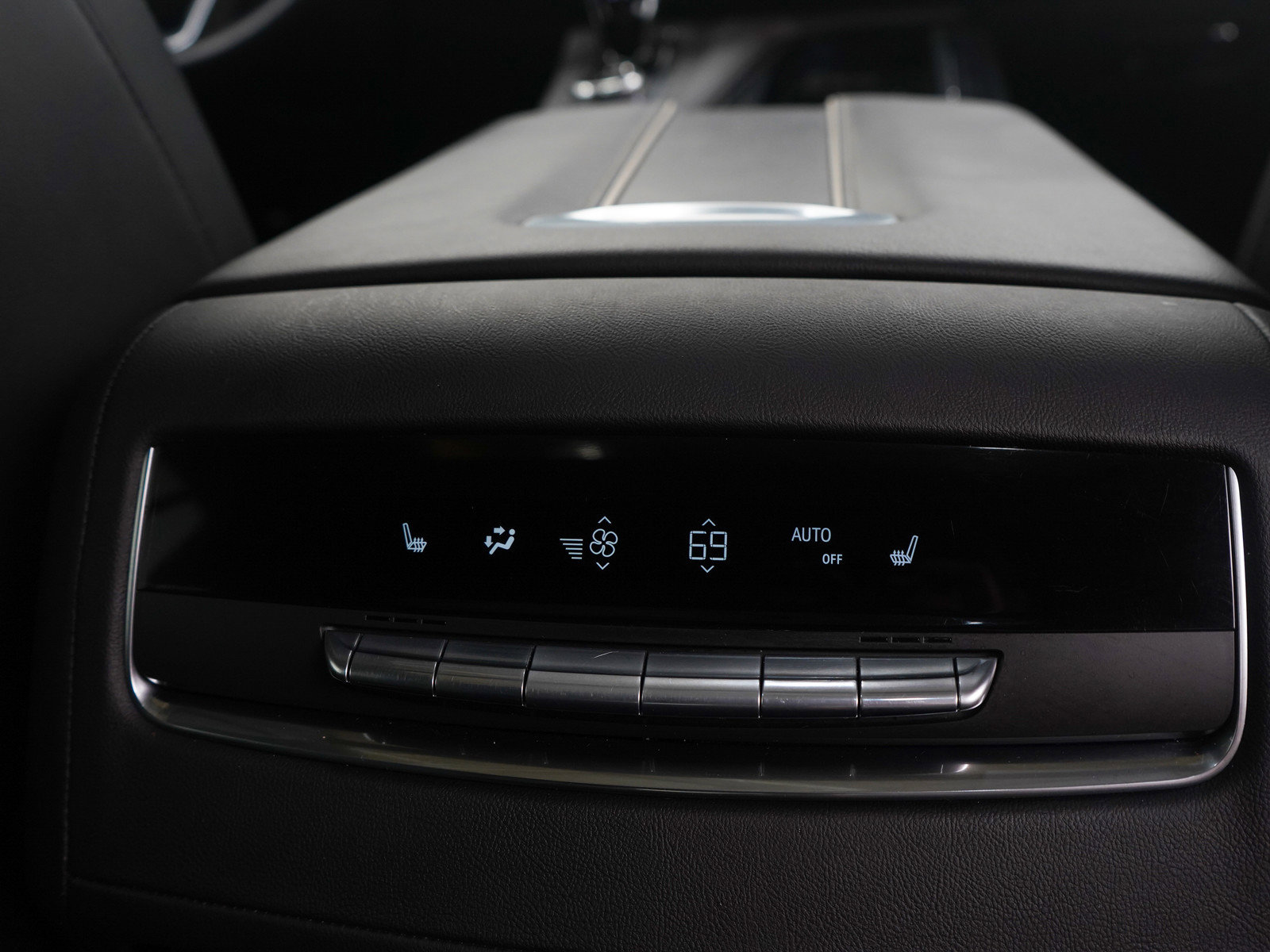 Used 2022 Cadillac Escalade Sport w/ LPO, ONYX Package image 14