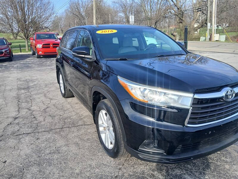 Used 2016 Toyota Highlander LE AWD/4WD image 2