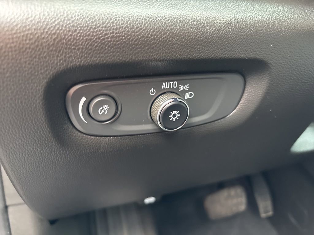 Used 2023 Chevrolet Traverse LT AWD/4WD image 20