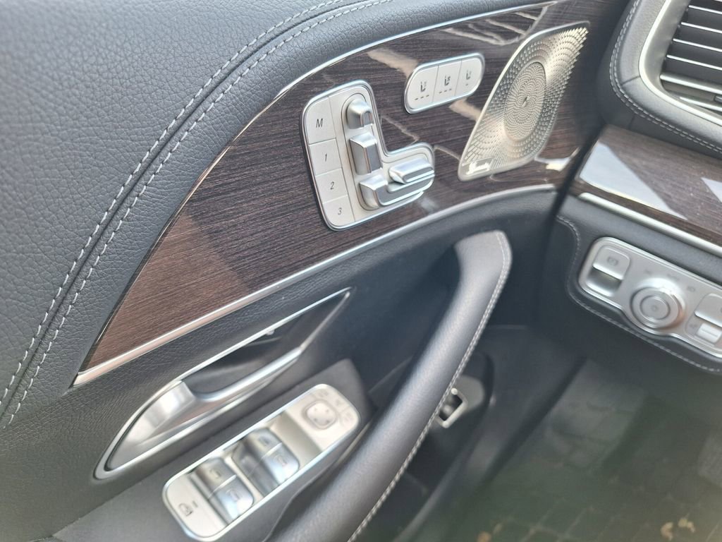 Used 2025 Mercedes-Benz GLS 450 4MATIC image 10